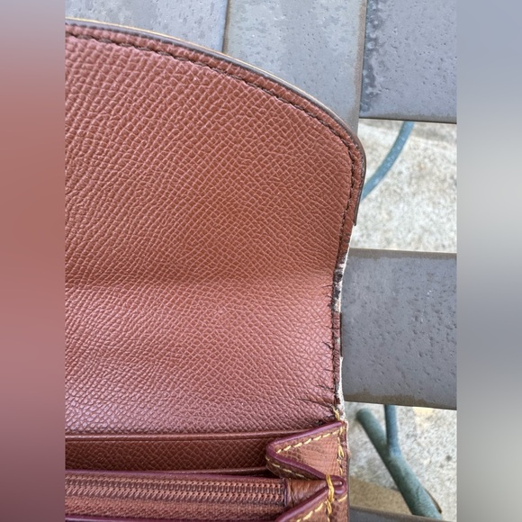 SOLD-Peyton Coach East/West Khaki Brown
Pink Crossbody with matching Wallet. - Picture 8 of 11